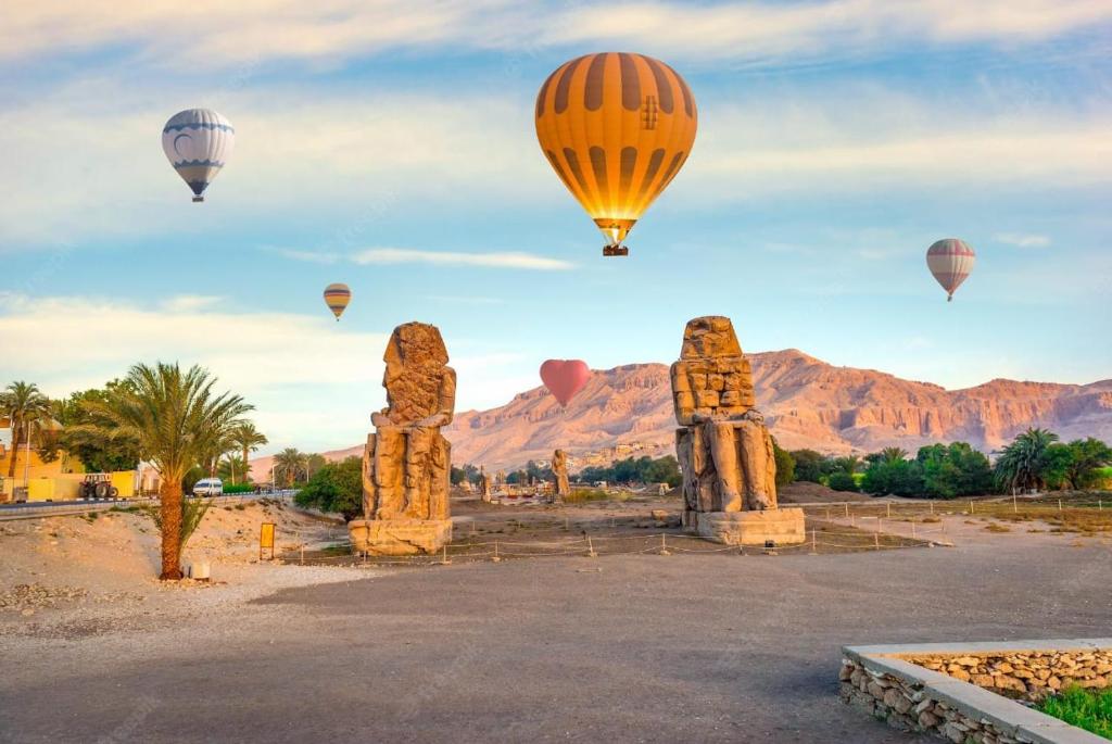 Balloon ride in Luxor